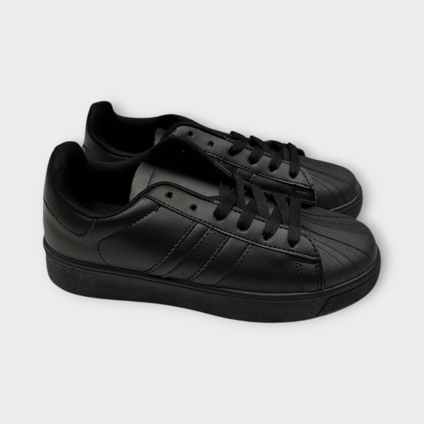 Sneaker Classica con Lacci