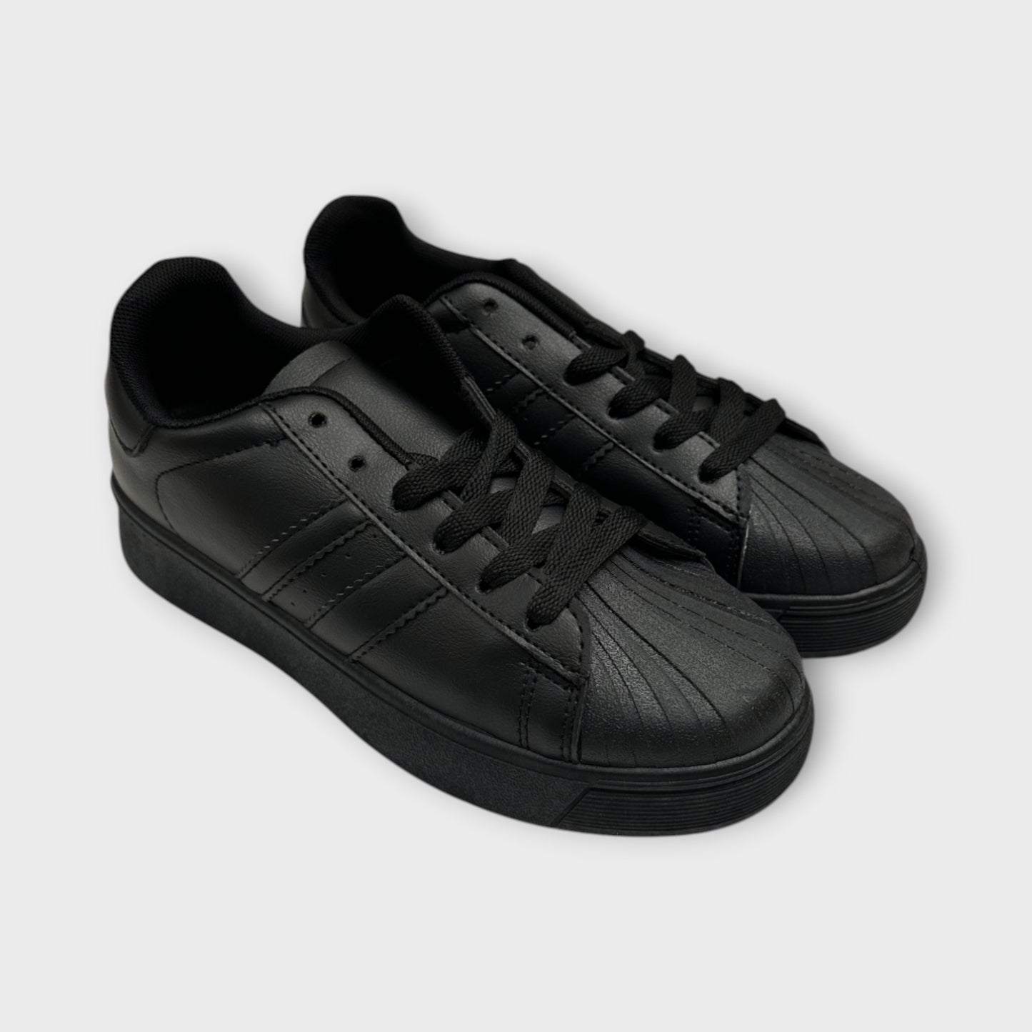 Sneaker Classica con Lacci